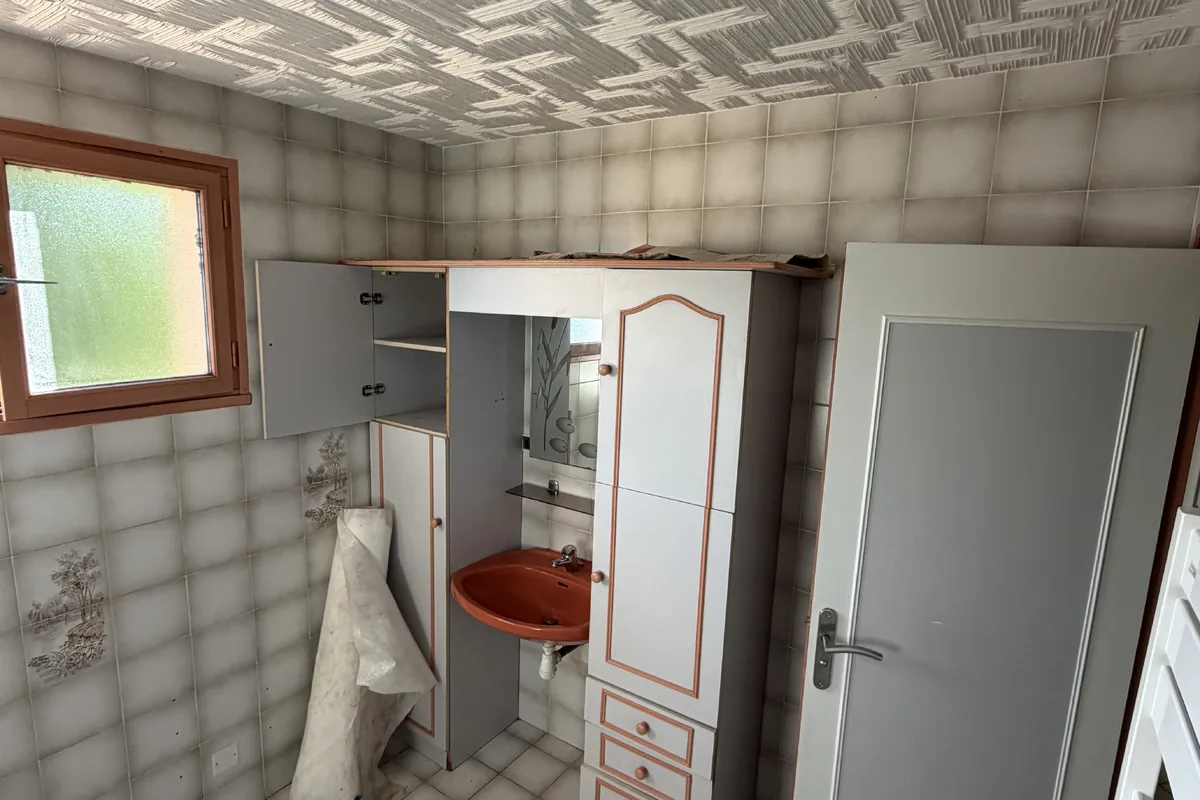 Avant - Rénovation complète d’une salle de bains à Orgères