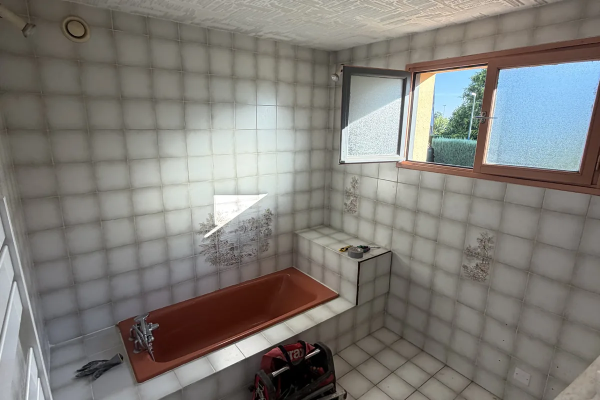 Avant - Rénovation complète d’une salle de bains à Orgères