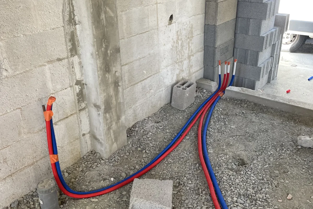 Avant - Rénovation complète des installations sanitaires