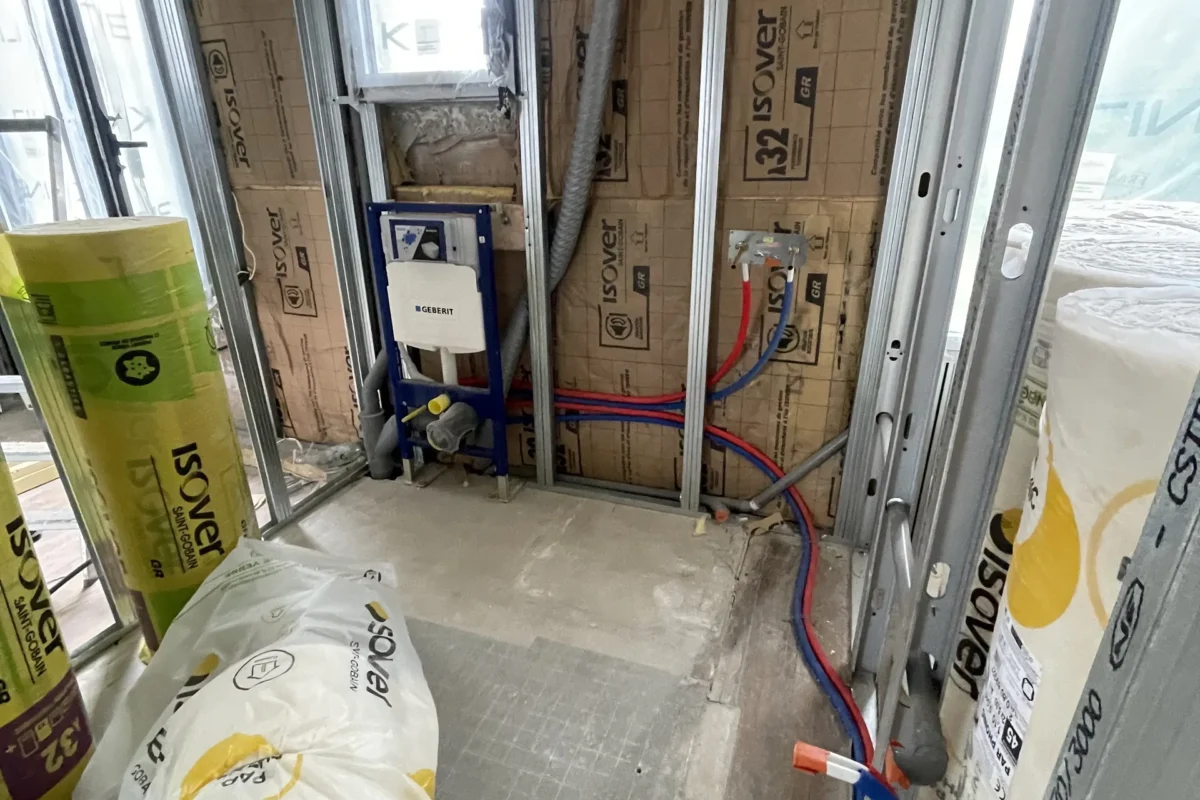 Avant - Rénovation complète des installations sanitaires