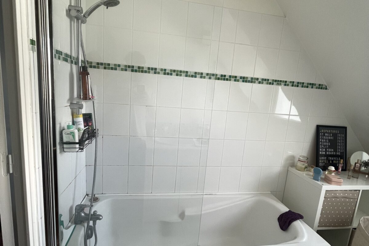 Avant - Rénovation salle de bain / transformation baignoire en douche a l’italienne