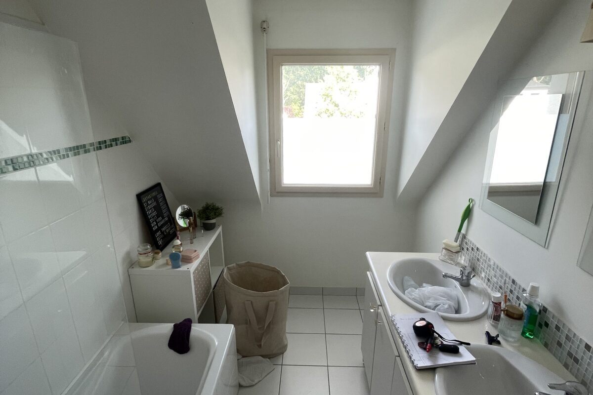 Avant - Rénovation salle de bain / transformation baignoire en douche a l’italienne