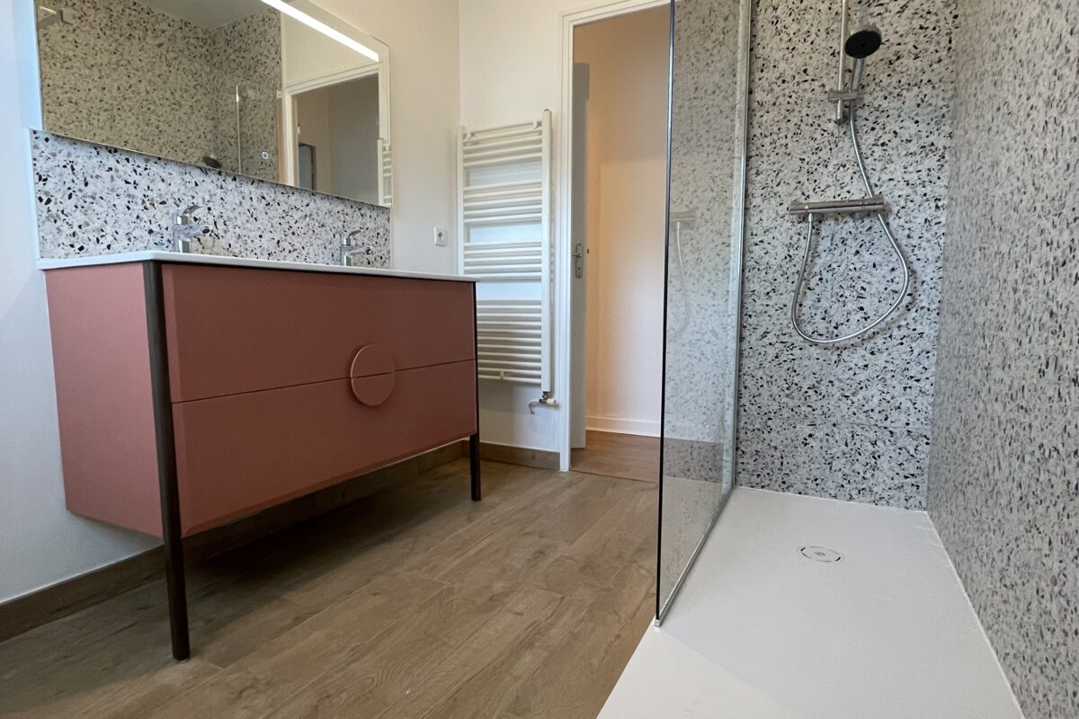 Après - Rénovation salle de bain / transformation baignoire en douche a l’italienne